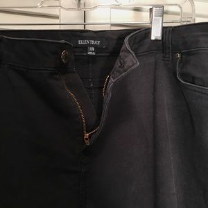 Used Ellen Tracy Jeans in Black. Size 18W.